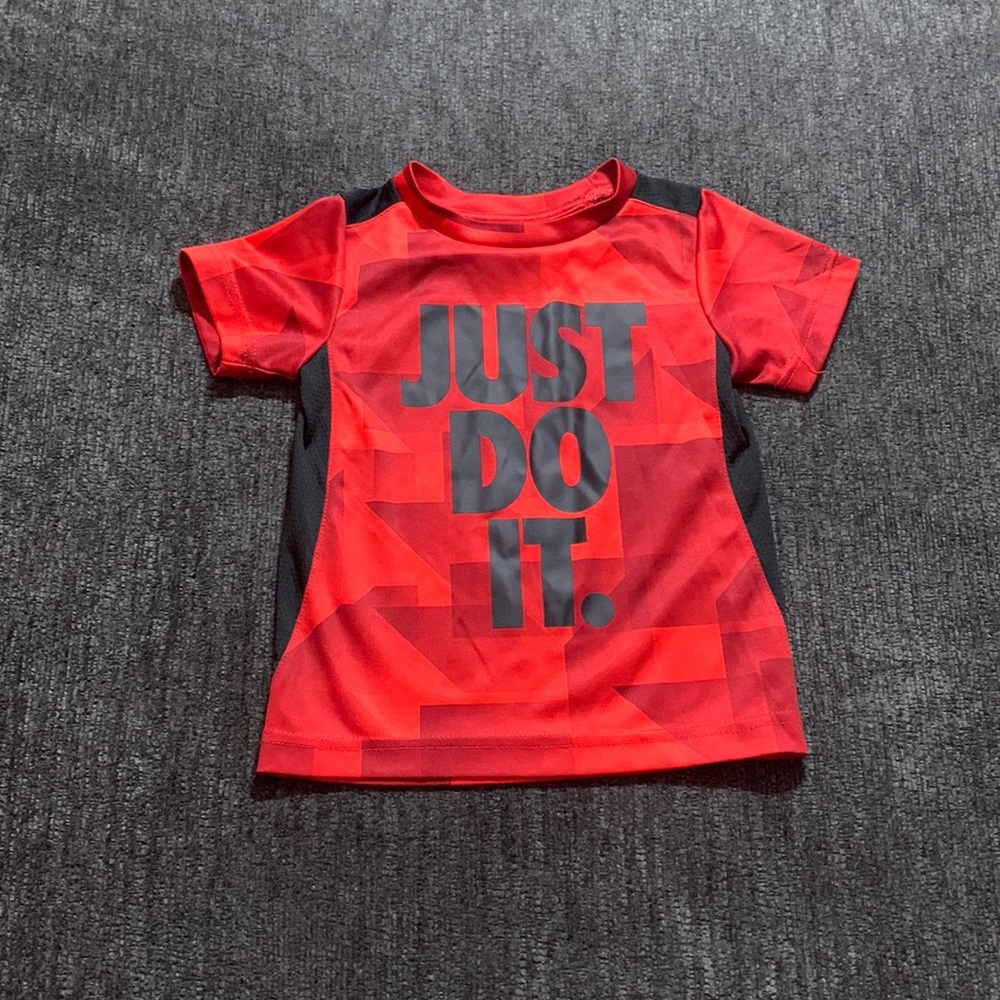Nike shirt size 3t